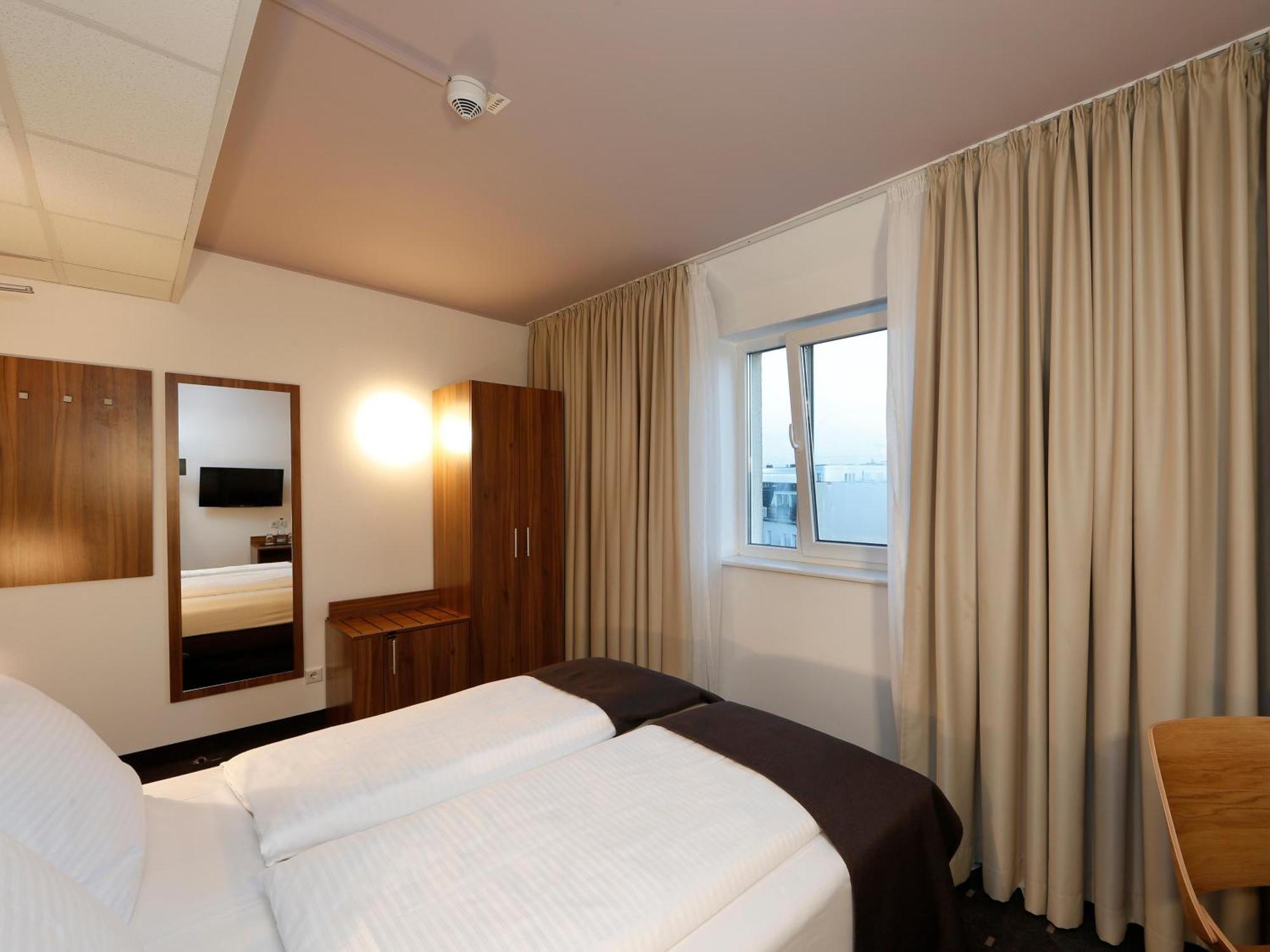 B&B Hotel Berlin City-Ost Exterior foto