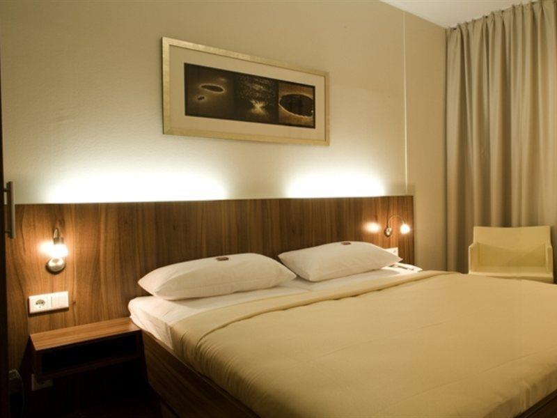 B&B Hotel Berlin City-Ost Exterior foto