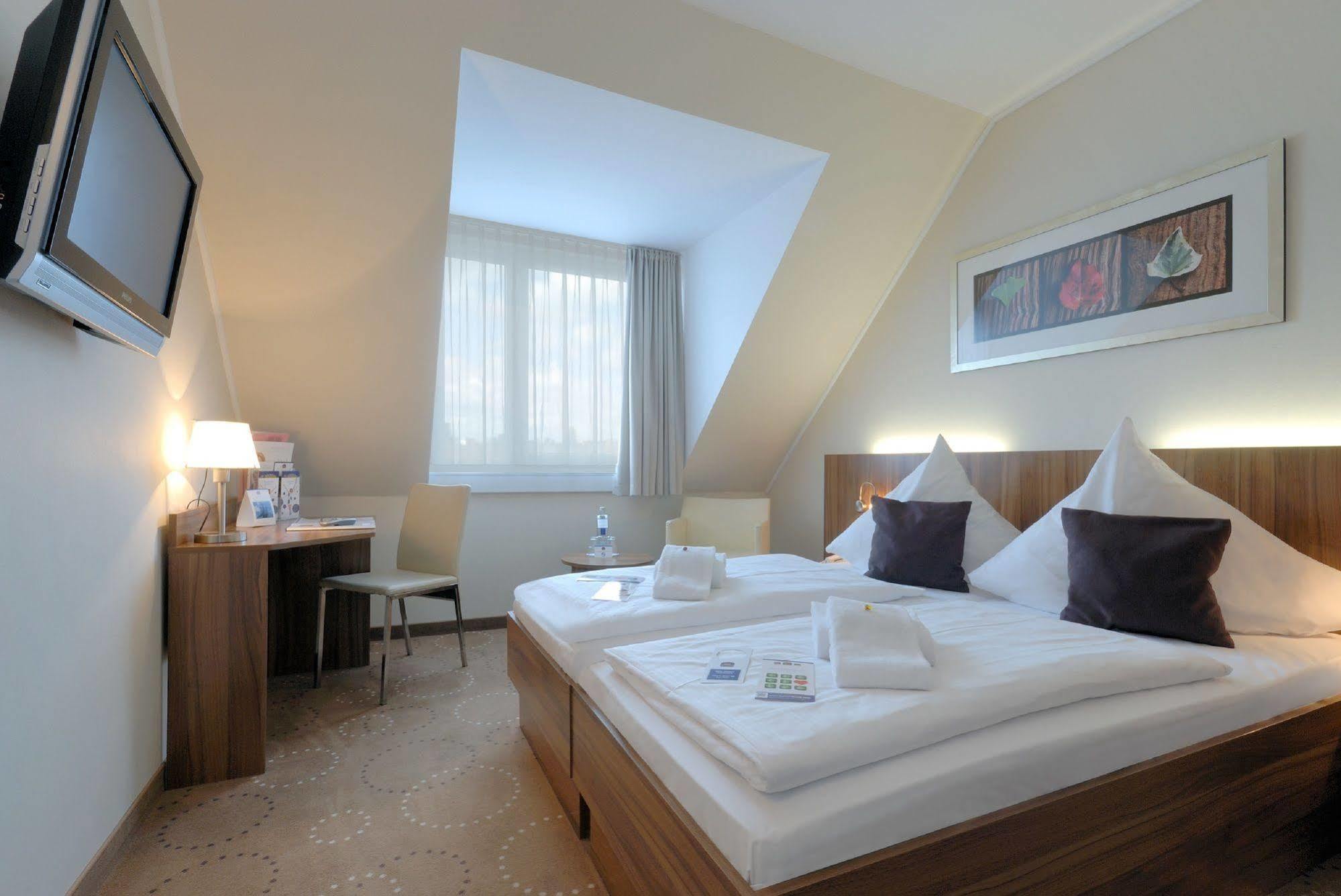 B&B Hotel Berlin City-Ost Exterior foto